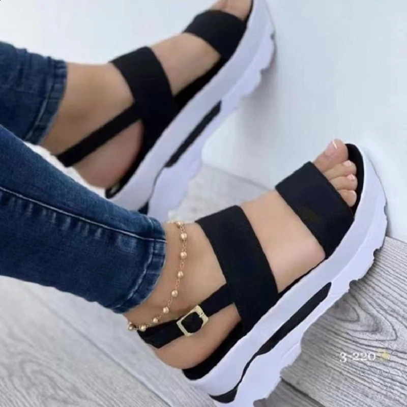 Womens summer platform sandals with buckle open toe thick sole punk womens casual apartment beach shoes Sandalia De Mujer 240823