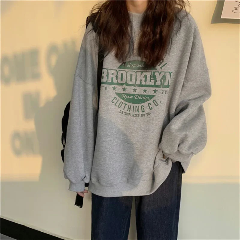 Autumn Thin Women Wide Shoulder Coat Versatile Harajuku Style Student Top Loose Letter Printed Polyester Fabric 240824