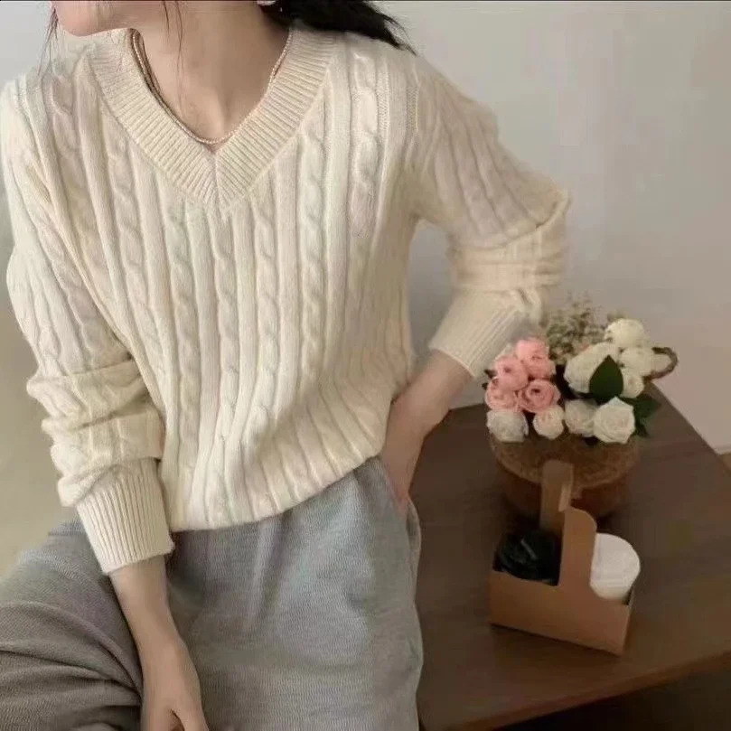 Oversize Long Sleeve V-neck Sweater White Knitted Loose Pullover Knitwear Women Autumn Winter Fashion Casual Streetwear 240824
