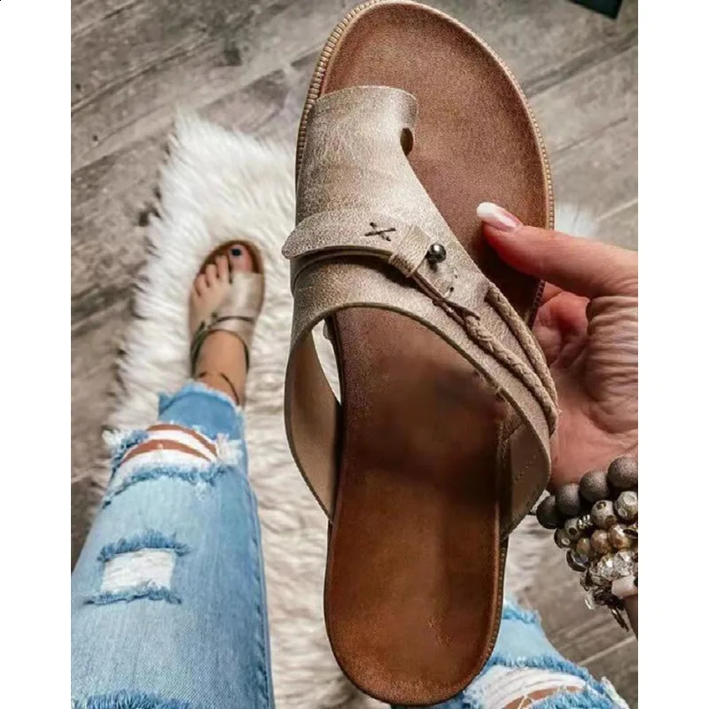 2024 Womens Orthodontic Bunion Corrector Slippers Leather Ring Toe Sandals Comfortable Platform Flat Shoes Plus Size 43 240823
