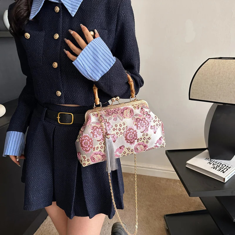 Vintage Women Gray Tassel Lock Shell Clip Chain Shoulder Bags Flower Crossbody Handmade Pink Handbags And Purses 240824Z