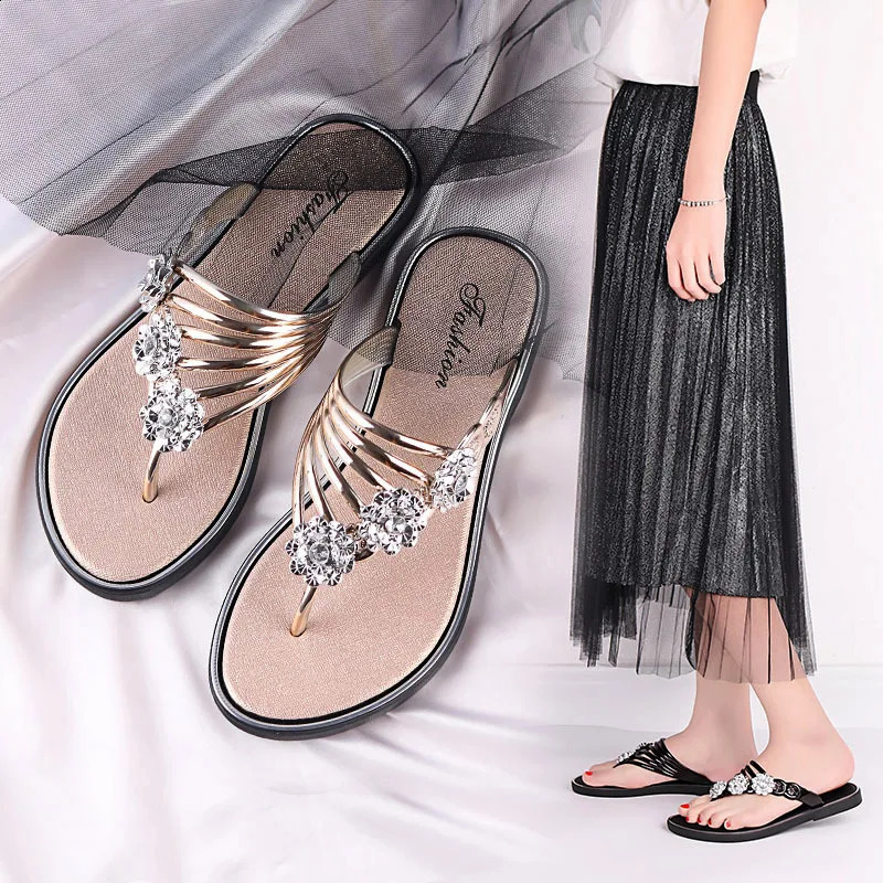 2024 Womens Slippers Summer Sandals Flat Silver Womens Shoes Lightweight Slippers Womens Jackets Casual Flip Cover 240823