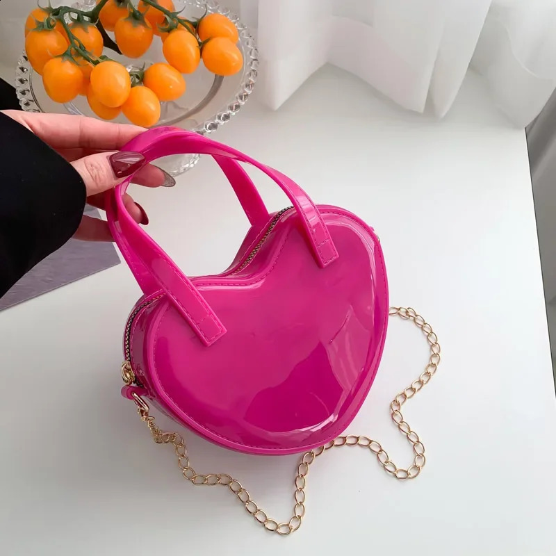 Cute Heart Love Crossbody Bag For Women Patent Leather Handbag Mini Phone Purse Lady Girls Versatile Cross Body Bag Chain 240824