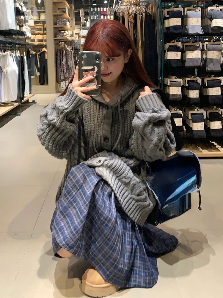 Y2k Aesthetic Twist Hooded Cardigans Women Autumn Winter Solid Casual Sweater Streetwear Single Breasted Fashion Grunge Coats 240824