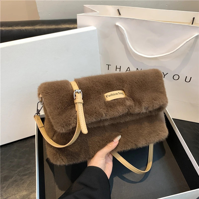 2025 new Faux Fur Handbag Women Winter Soft Fulffy Folds Shoulder Female Khaki Plush Messenger Bag 240824 zhanyishengli
