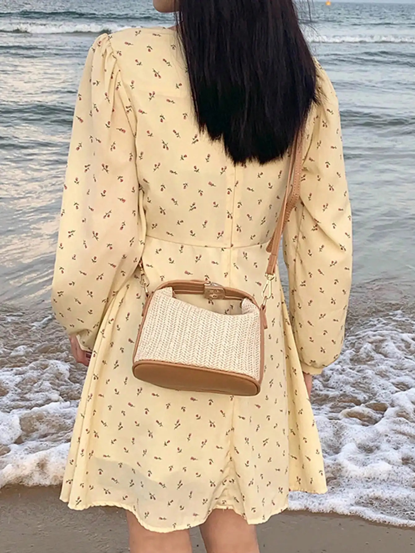 2024 Summer Grass Weaving Small Bag Casual Womens Handheld One Shoulder Crossbody 240824Z