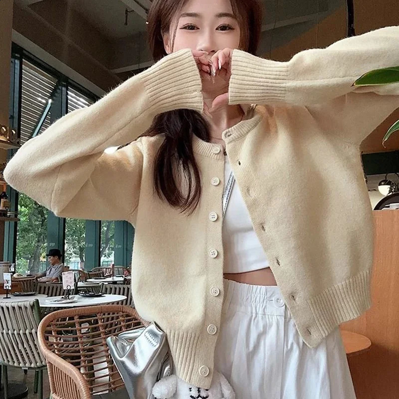 Autumn Winter Korean Buttons Solid Color O-neck Long Sleeve Sweater Femme Sweet Knitting Coat Women Clothing Simplicity Tops 240824