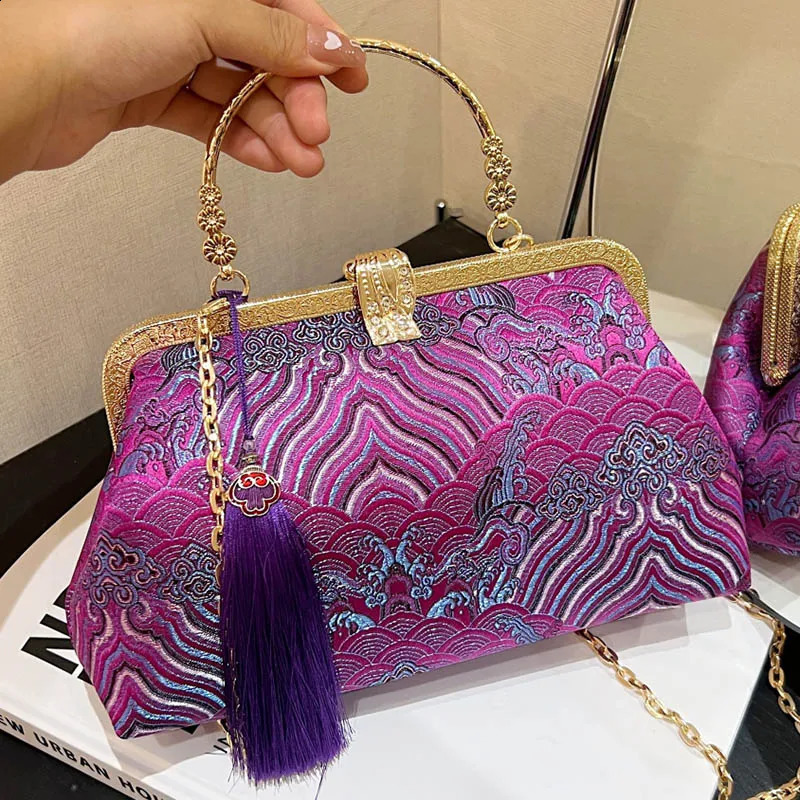 2024 Vintage Women Floral Clutch Lock Shell Clip Handmade Chain Shoulder Bags Crossbody Tassel Glitter Handbags 240824Z