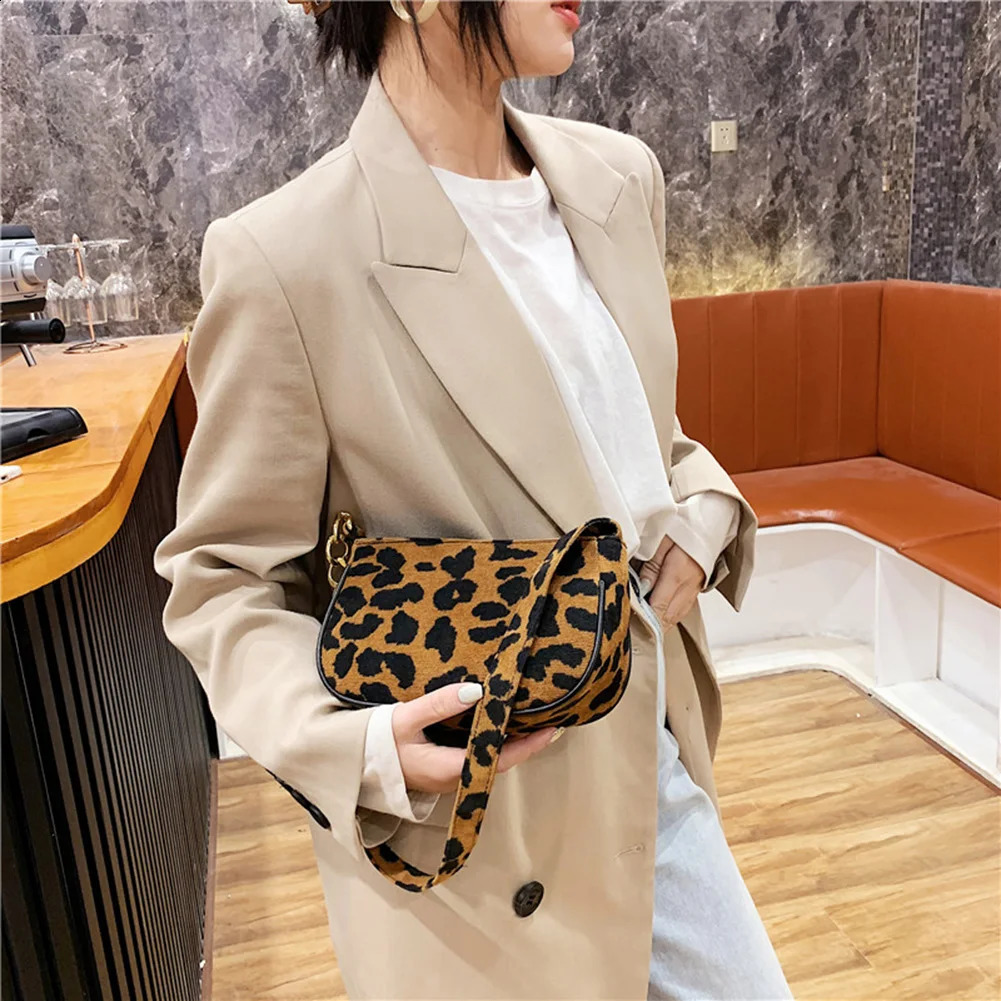 Plush Animal Material Messenger Bag Large Capacity Shoulder Bags Original Design Tote Leopard Pattern Shopping Handbag 240824