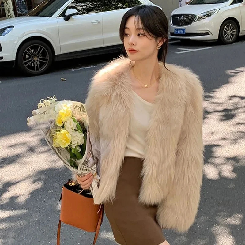 AutumnWinter Artificial Fur Coat for Women Fashionable and Casual Fox Short Loose Comfortable Winter Jacket 240824