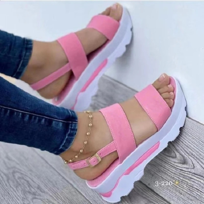 Womens summer platform sandals with buckle open toe thick sole punk womens casual apartment beach shoes Sandalia De Mujer 240823