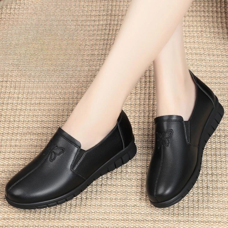 Spring Soled Mother Black single shoe leather anti slip casual comfortable middle-aged and elderly womens flat shoes womens shoes 240823