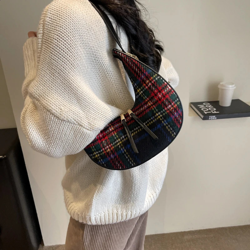 Woolen Women Handbag And Purse Vintage Plaid Hand Half Moon Underarm Shoulder Bag Female Clutches 240824