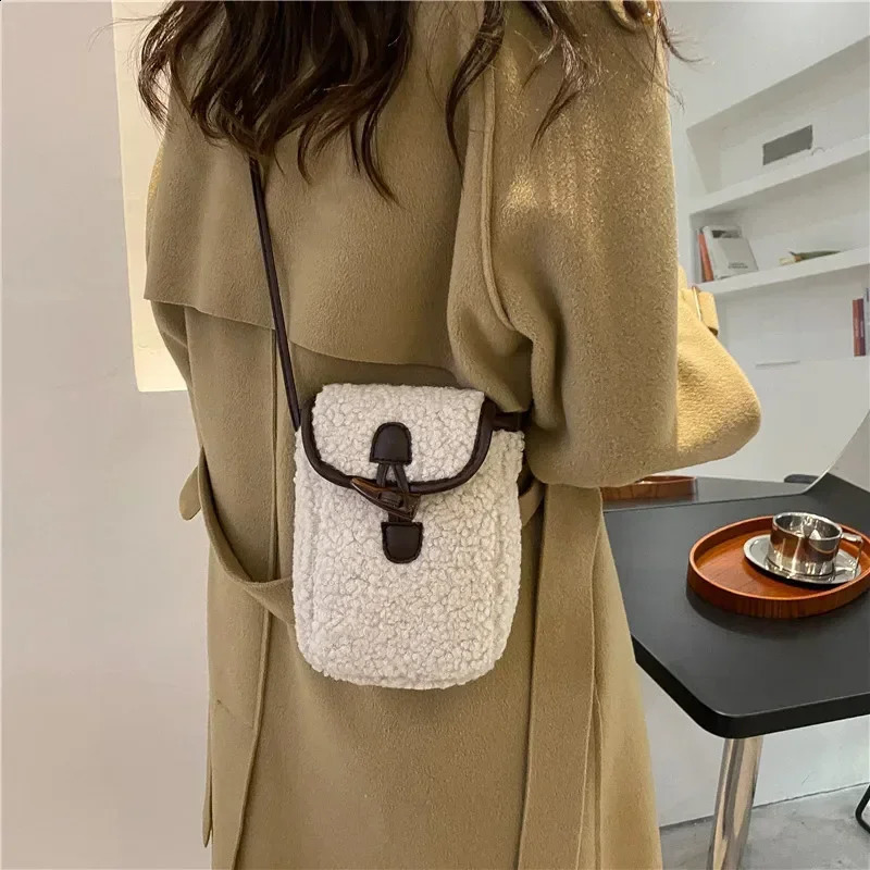 Winter Lambswool Phone Bag Women Faux Fur Shoulder Bags Sweet Lovely Portable Wallets Female Plush Crossbody Bag Square Purse 240824