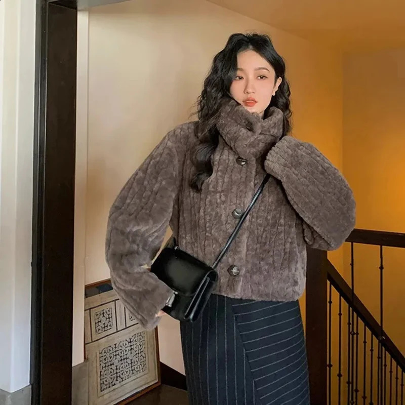 Fashion Korean Warm Wool Coat Womens Harajuku Stand Collar Long Sleeve Lambswool Jacket Winter Solid Short Fur 240824