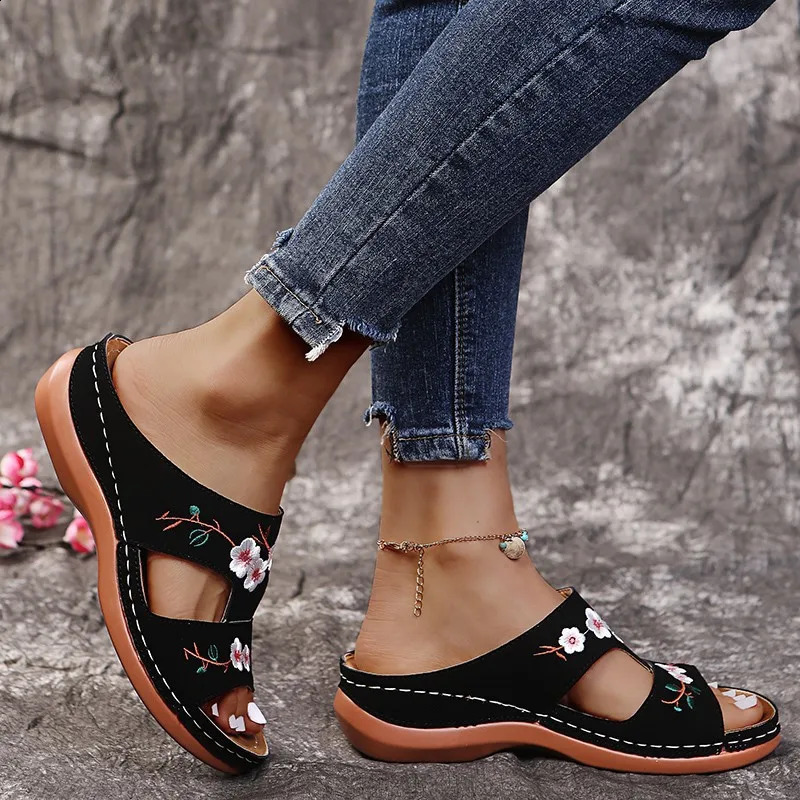 Womens slippers embroidered flowers leather womens sandals outdoor lights casual wedge slippers summer womens shoes 240823