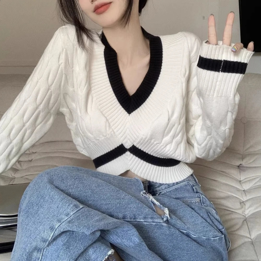 Autumn V-neck Twists Knit Sweater Womens Short Pullovers Top Korean Fashion Long Sleeve Sweaters Womens Knitwear 240824