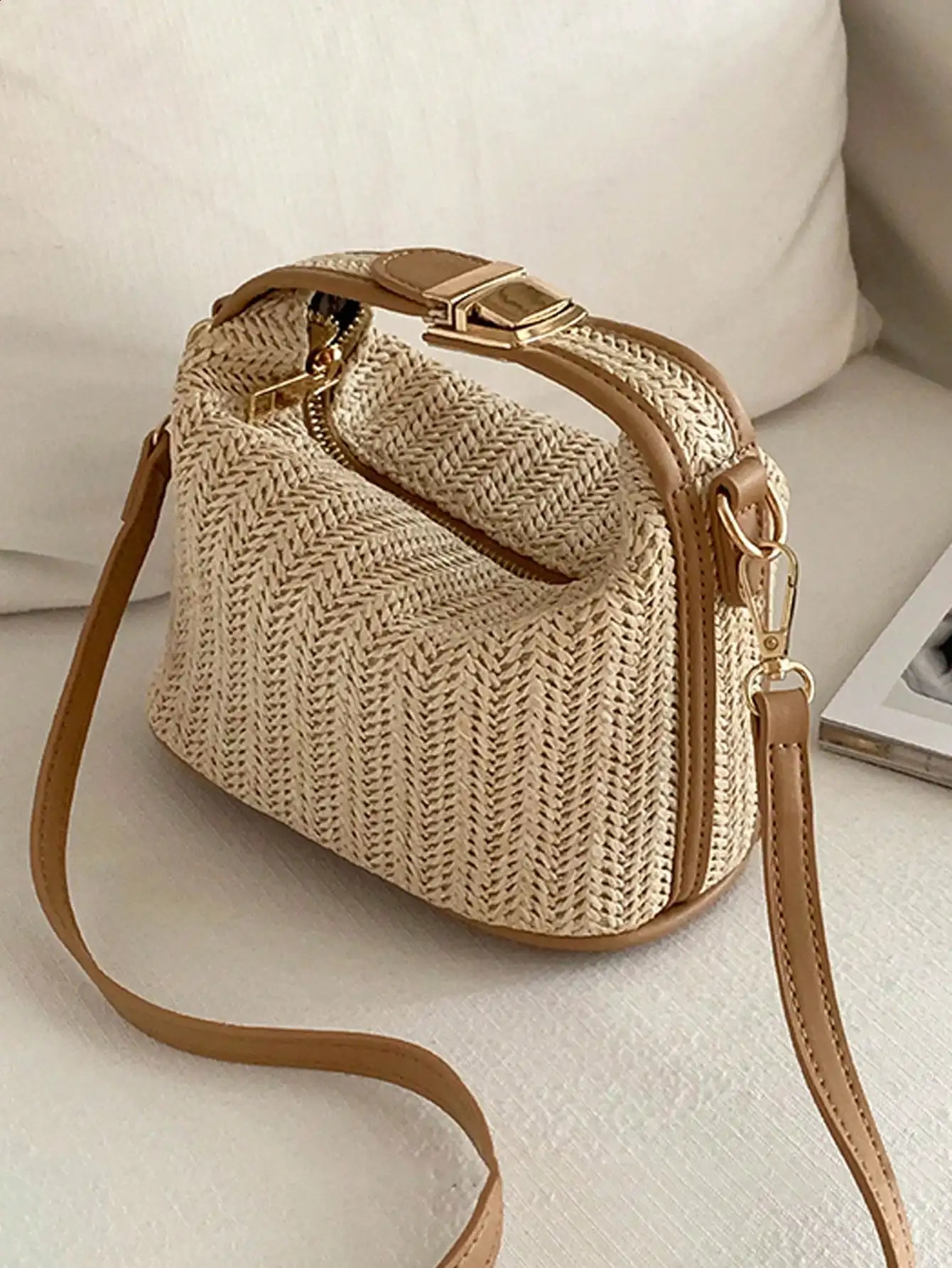 2024 Summer Grass Weaving Small Bag Casual Womens Handheld One Shoulder Crossbody 240824Z