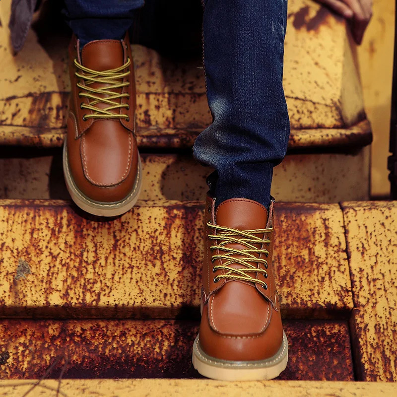 Genuine Leather Men Desert Boots Mens Casual Outdoor Soft Sole Walking Shoes Warm Winter Boots High Quality Male High Top Shoes 241021