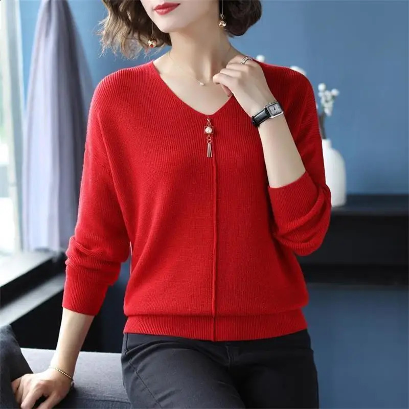 Women Autumn Elegant Temperament Loose Solid Color V-neck Long Sleeve Knitwear Women Clothes Fashion All-match Knitting Tops 240824