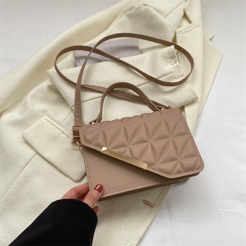 Single shoulder bag with trendy texture hand-held small square bag