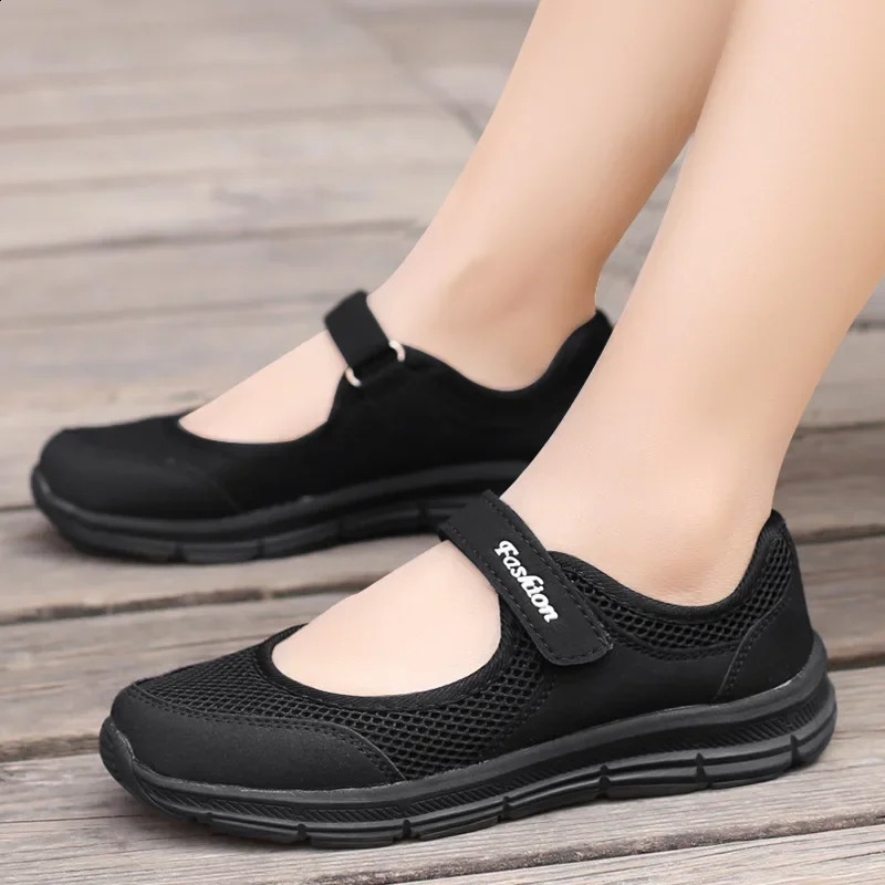 Womens breathable vulcanized shoes womens sports shoes fashionable breathable mesh casual walking shoes womens work shoes 240823