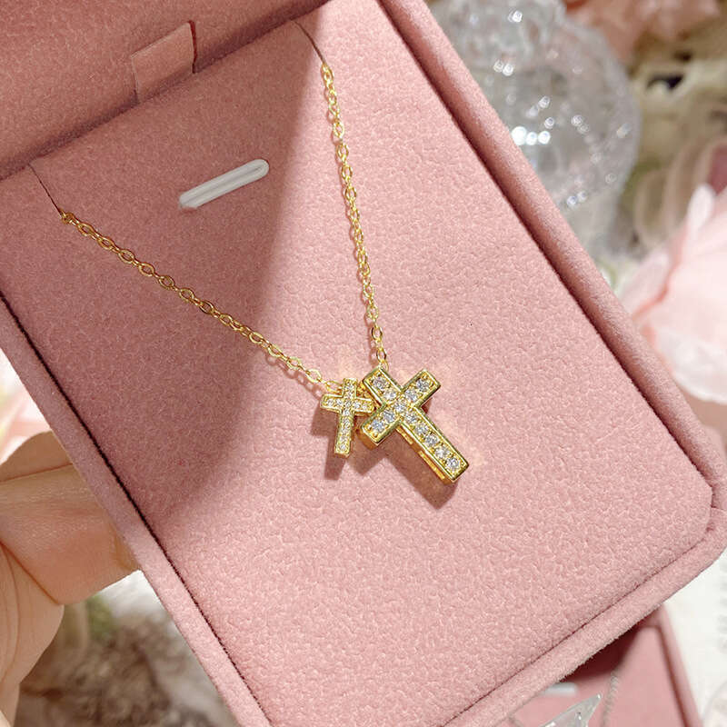 2024 INS New Hip Hop Trendy Cross Pendant Gold Plated Personalized Fashion Couple Accessory Designer Diamond Necklace for Women High-End Jewelry Gift