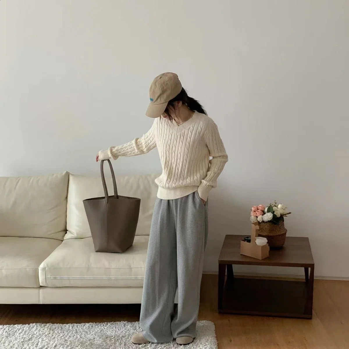 Oversize Long Sleeve V-neck Sweater White Knitted Loose Pullover Knitwear Women Autumn Winter Fashion Casual Streetwear 240824