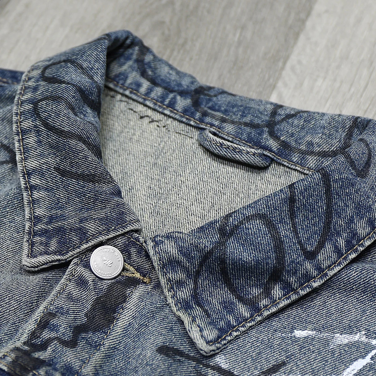 ly printed Distressed retro denim jacket for mens fashion graffiti hiphop lapel button up jeans 240824