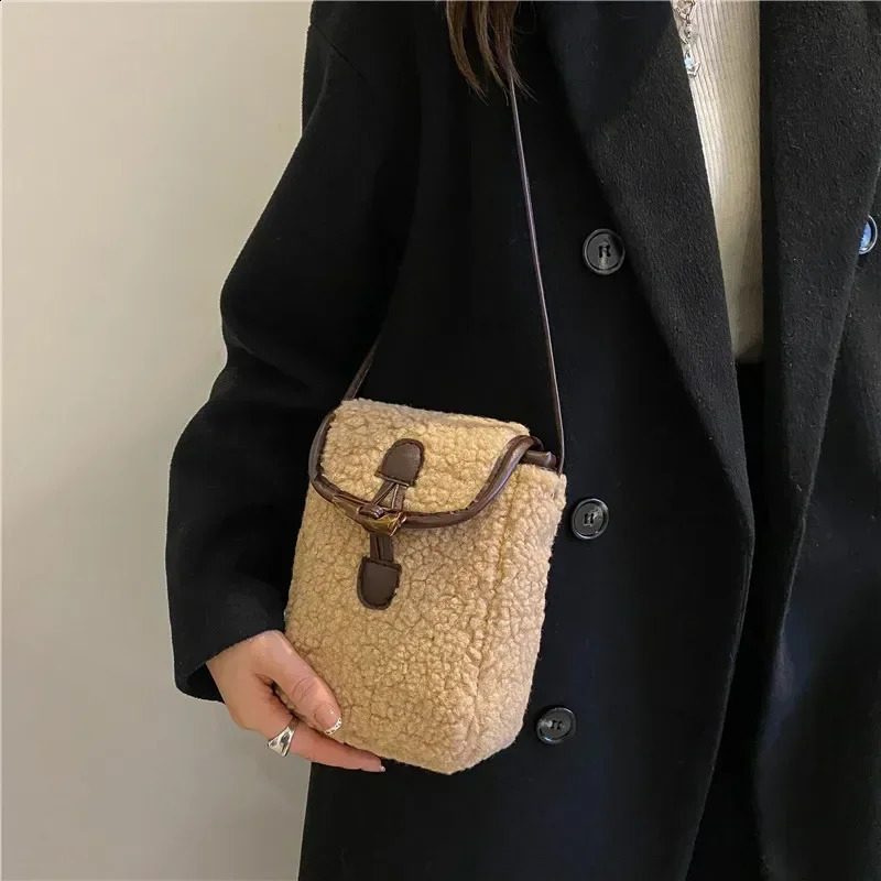 Winter Lambswool Phone Bag Women Faux Fur Shoulder Bags Sweet Lovely Portable Wallets Female Plush Crossbody Bag Square Purse 240824