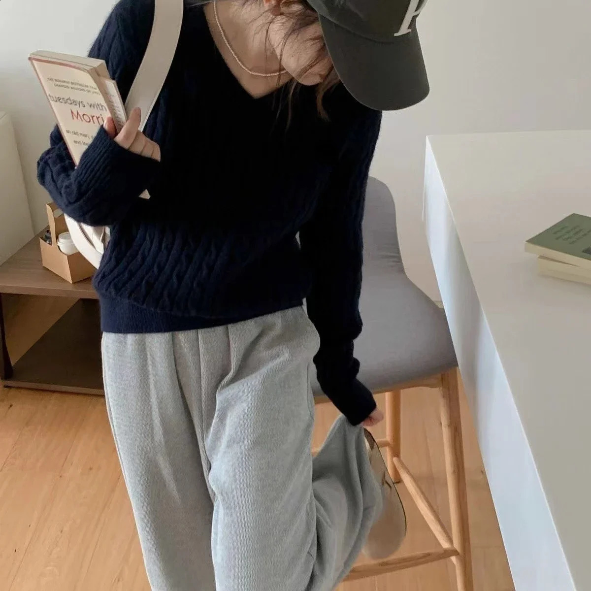Oversize Long Sleeve V-neck Sweater White Knitted Loose Pullover Knitwear Women Autumn Winter Fashion Casual Streetwear 240824