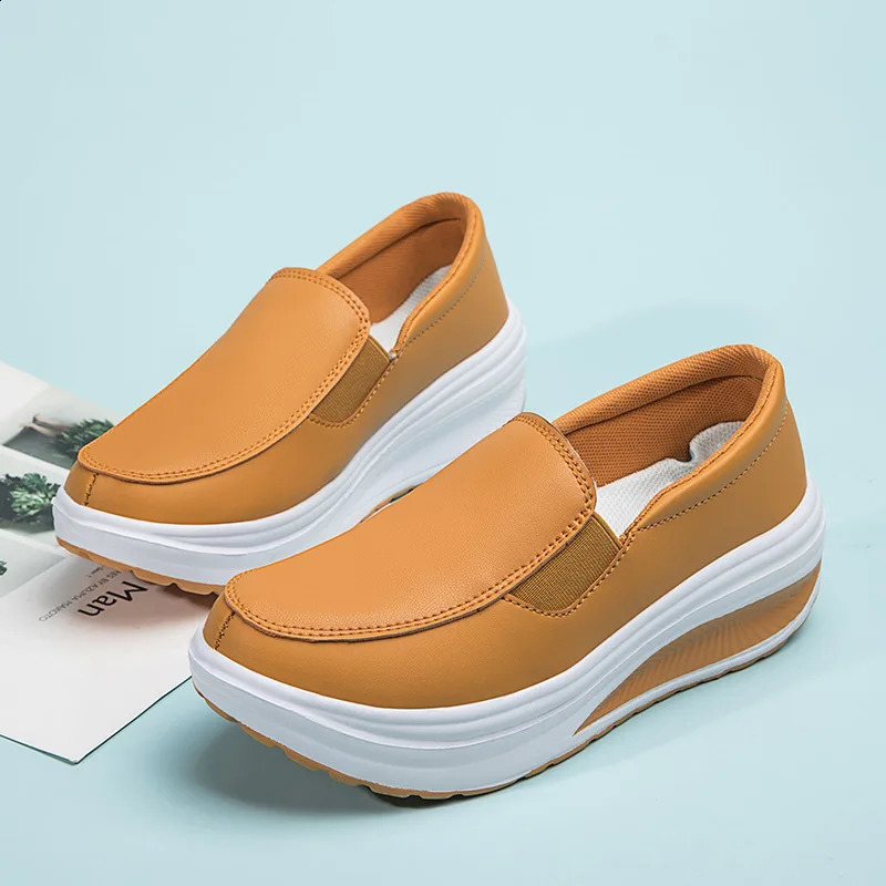 Womens shoes spring leather soft outsole work shoes womens shoes black swing shoes womens plus size wedge single shoes 240823