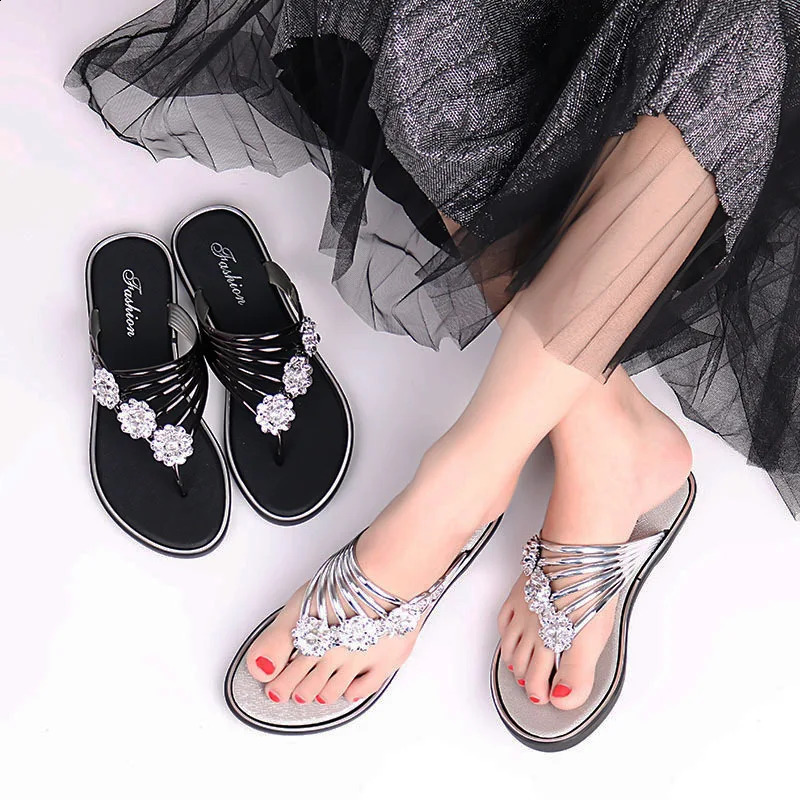 2024 Womens Slippers Summer Sandals Flat Silver Womens Shoes Lightweight Slippers Womens Jackets Casual Flip Cover 240823
