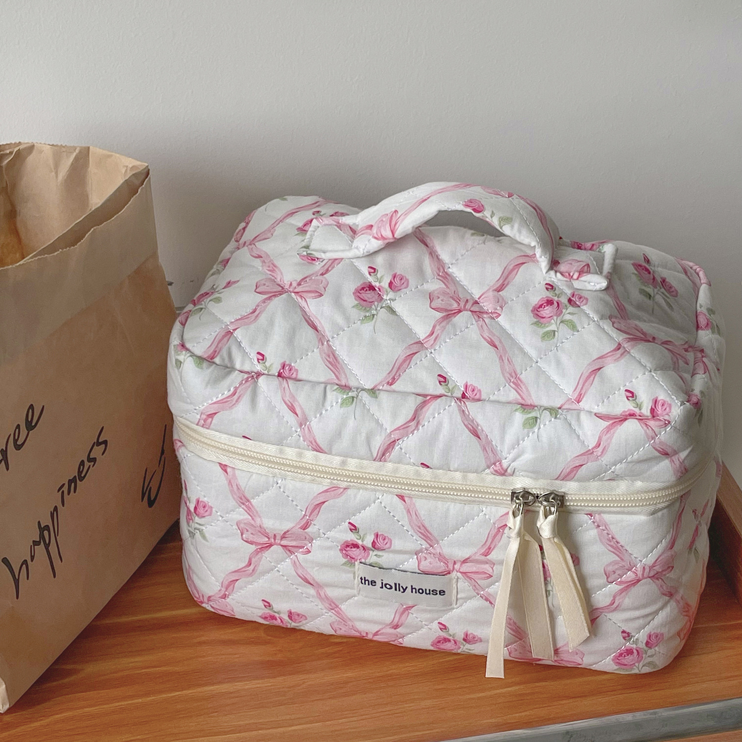 Women Flower Design Makeup Bag Large-capacity Toiletry Bag Quilted Storage Bag Portable Soft Free shipping