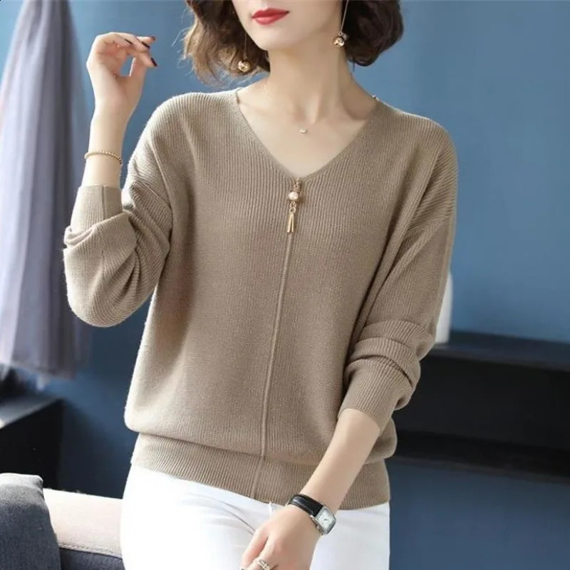 Women Autumn Elegant Temperament Loose Solid Color V-neck Long Sleeve Knitwear Women Clothes Fashion All-match Knitting Tops 240824