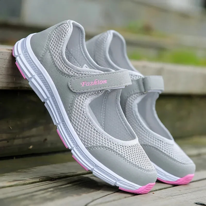 Womens breathable vulcanized shoes womens sports shoes fashionable breathable mesh casual walking shoes womens work shoes 240823