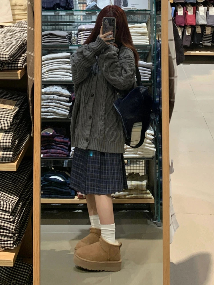 Y2k Aesthetic Twist Hooded Cardigans Women Autumn Winter Solid Casual Sweater Streetwear Single Breasted Fashion Grunge Coats 240824