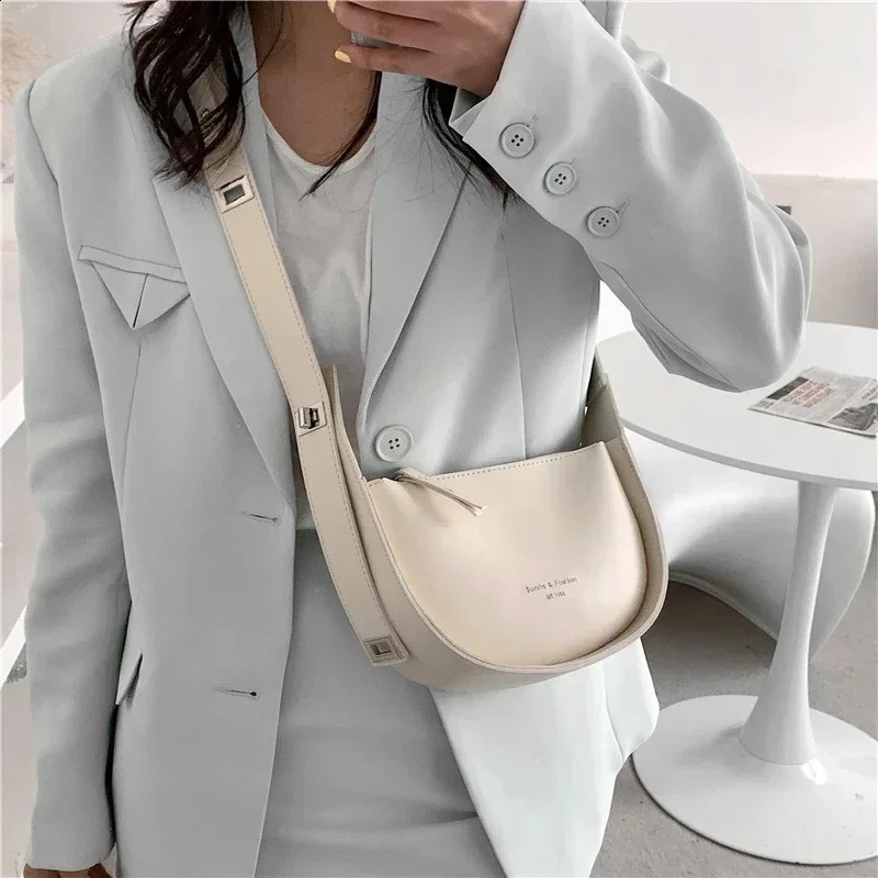 Adjustable Wide Strap Girls Purses And Handbags For Women Semicircle Saddle Shoulder Crossbody Bags 240824