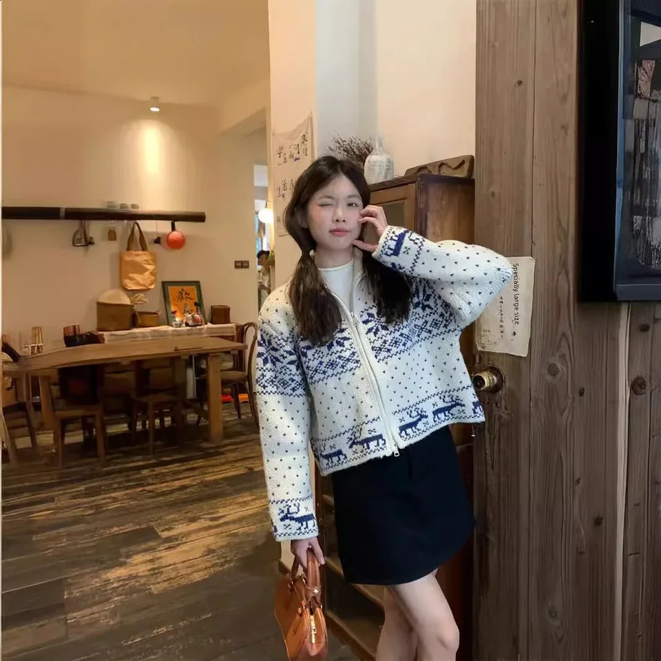 Berry Vintage Soft Snowflake Zipper Sweater Stand Collar Knitted Top For Women Autumn/winter Warm Comfortable Wool Material 240824