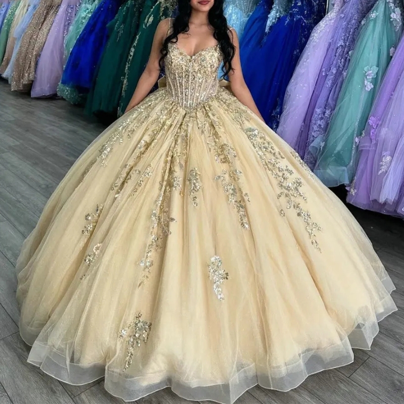 Champagne Spaghetti Strap Quinceanera Dresses Ball Gown Sequined Appliques Lace Bow Tull Sweet 16 Birthday Party Vestido De 15 Anos