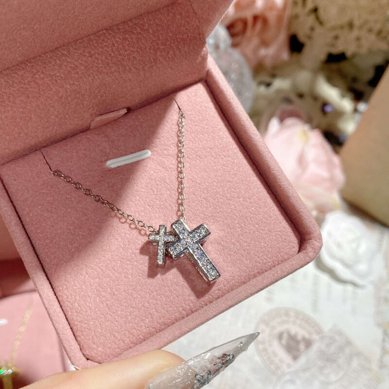 2024 INS New Hip Hop Trendy Cross Pendant Gold Plated Personalized Fashion Couple Accessory Designer Diamond Necklace for Women High-End Jewelry Gift