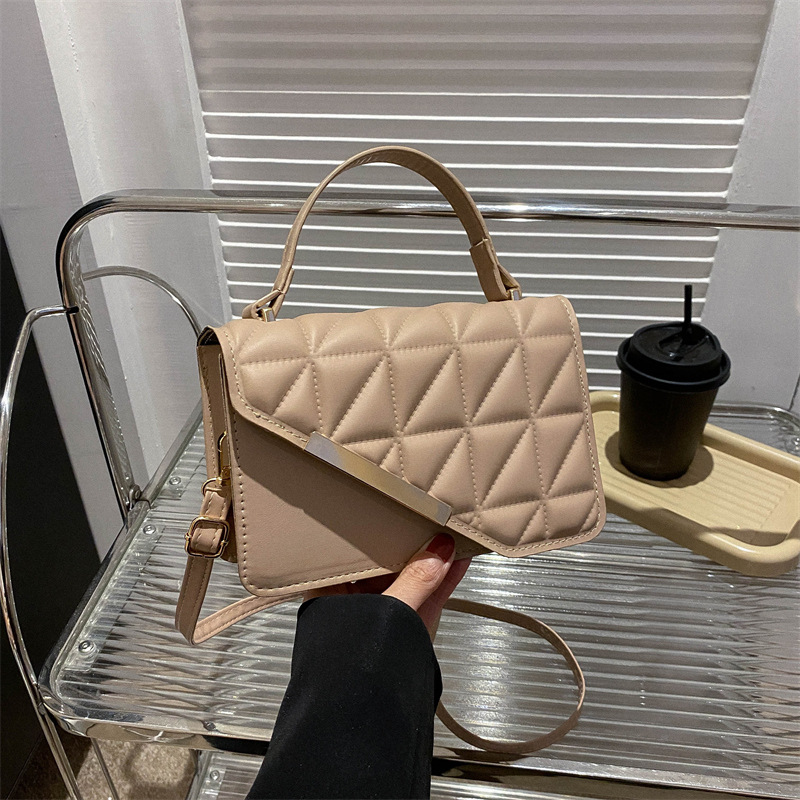 Single shoulder bag with trendy texture hand-held small square bag