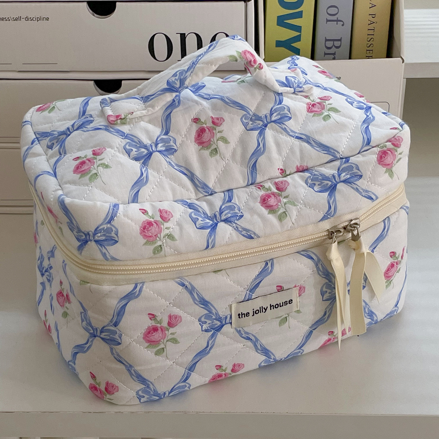 Women Flower Design Makeup Bag Large-capacity Toiletry Bag Quilted Storage Bag Portable Soft Free shipping