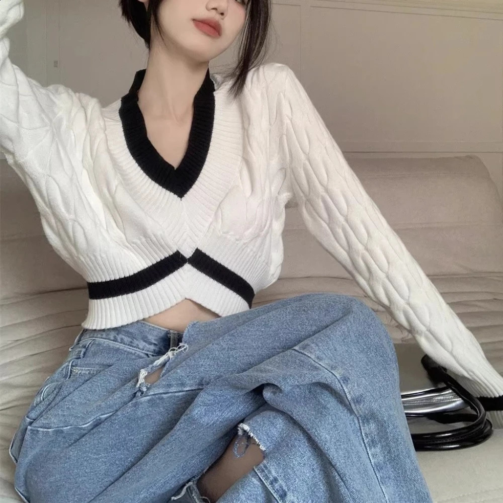 Autumn V-neck Twists Knit Sweater Womens Short Pullovers Top Korean Fashion Long Sleeve Sweaters Womens Knitwear 240824