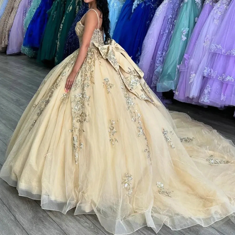 Champagne Spaghetti Strap Quinceanera Dresses Ball Gown Sequined Appliques Lace Bow Tull Sweet 16 Birthday Party Vestido De 15 Anos