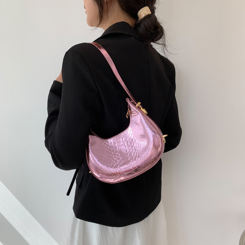 Trendy fashionable crescent bag casual and simple handbag