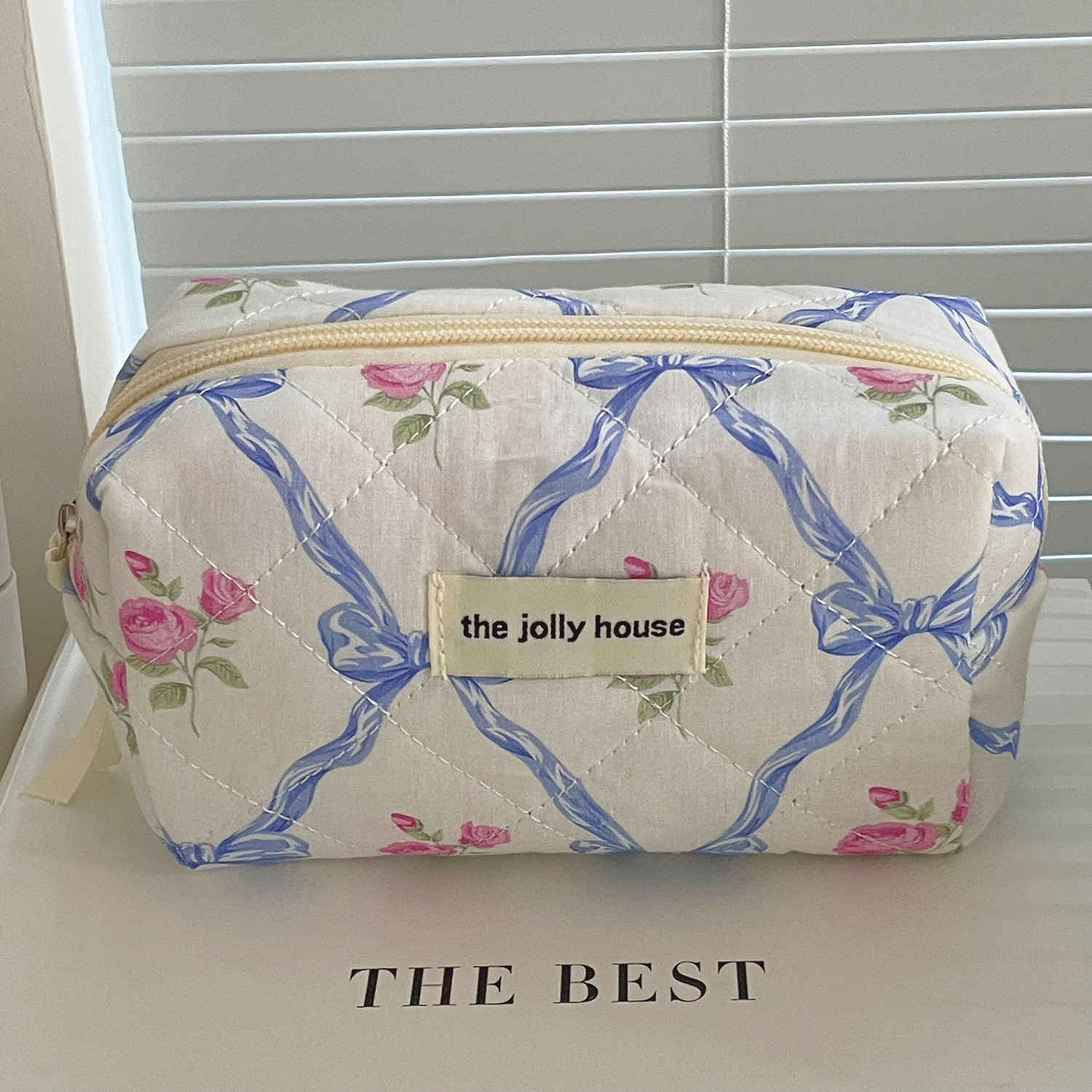 Women Flower Design Makeup Bag Large-capacity Toiletry Bag Quilted Storage Bag Portable Soft Free shipping