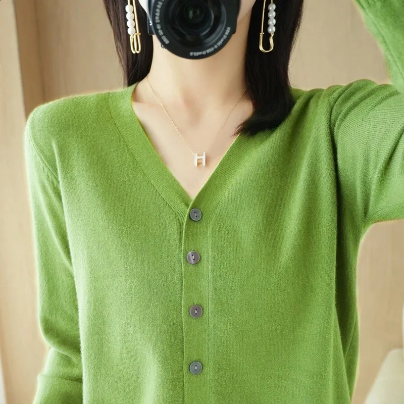 Autumn Winter V Neck Women Sweaters Vintage Basic Solid Knitted Tops Cardigan Slim Pullover Korean Sweaters Chic Cozy Jumpers 240824