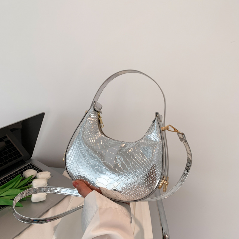 Trendy fashionable crescent bag casual and simple handbag