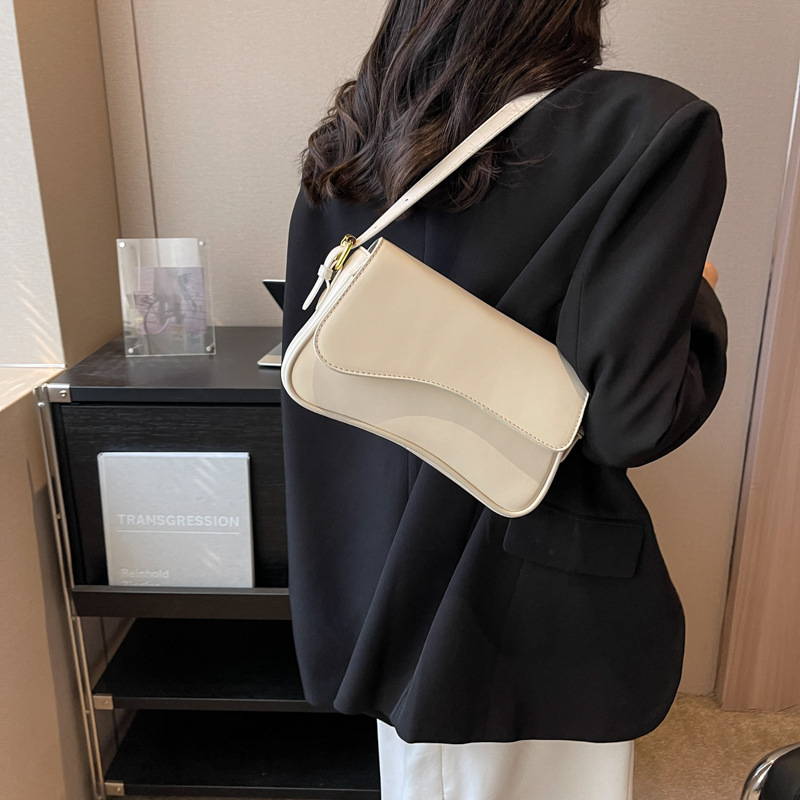 Flip up magnetic buckle shoulder bag for work commuting fashionable and simple women's diagonal cross hand-held armpit bag